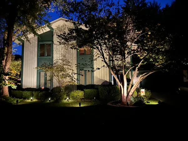 245 Little John Court, Bartlett, IL 60103