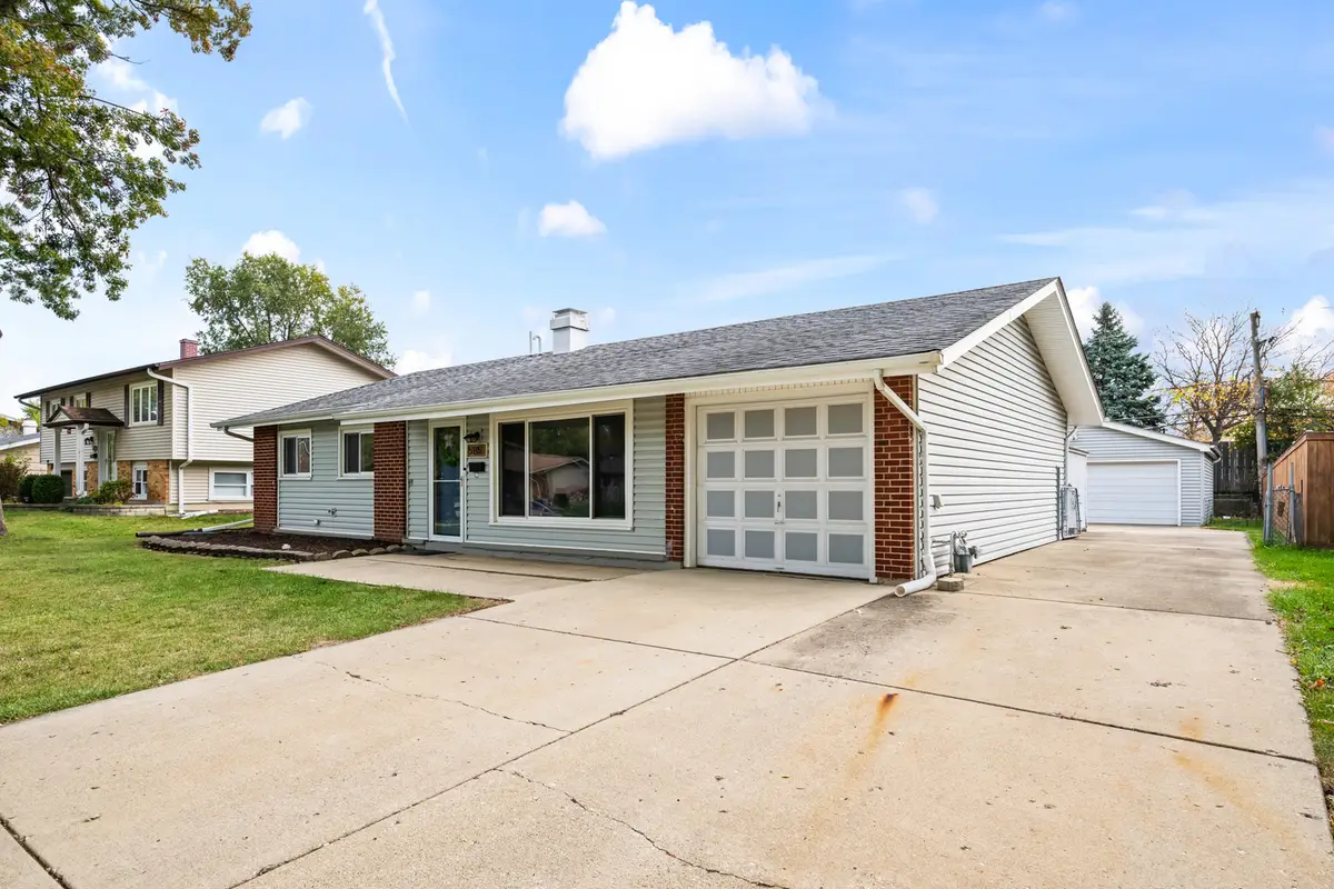 585 Amherst Lane, Hoffman Estates, IL 60169 - Image #1