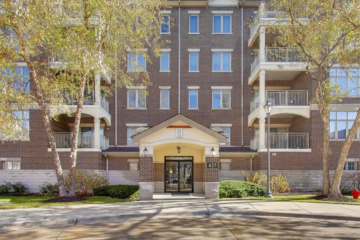 425 Village Green #213, Lincolnshire, IL 60069 - Image #1