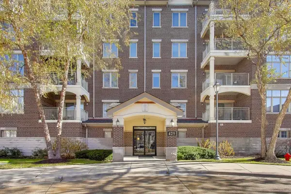 425 Village Green #213, Lincolnshire, IL 60069