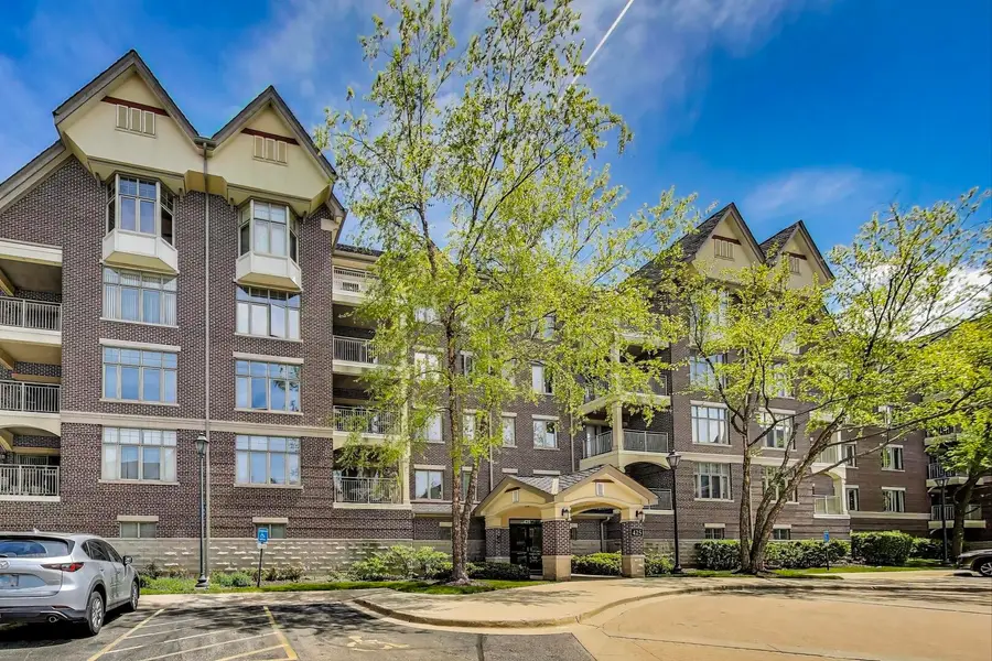 425 Village Green #213, Lincolnshire, IL 60069 - Image #2