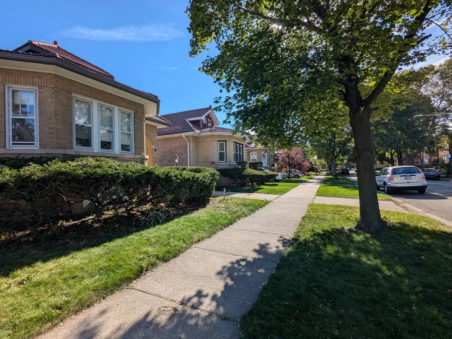6734 N Campbell Avenue, Chicago, IL 60645 - Image #3