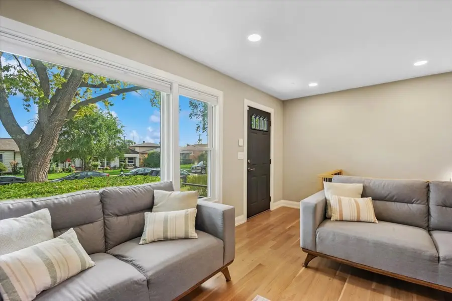 8836 Sayre Avenue, Morton Grove, IL 60053 - Image #3