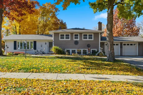 817 Woodland Hills Road, Batavia, IL 60510