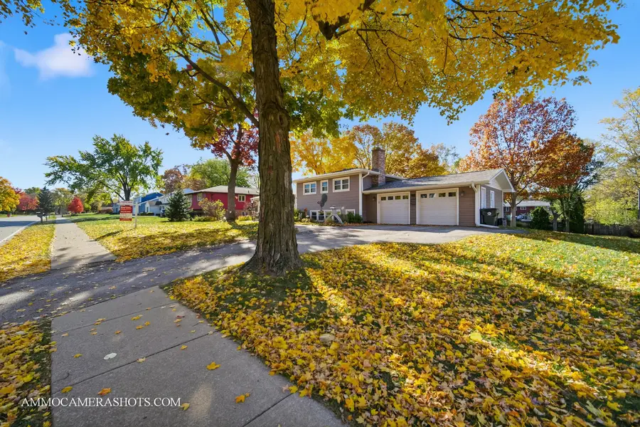 817 Woodland Hills Road, Batavia, IL 60510 - Image #3