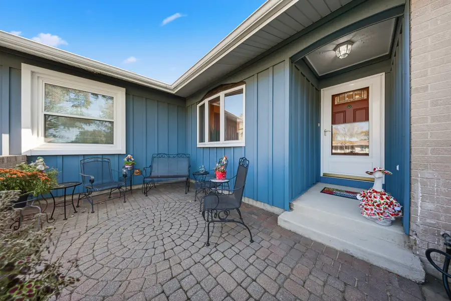 101 Clearmont Drive, Elk Grove Village, IL 60007 - Image #2