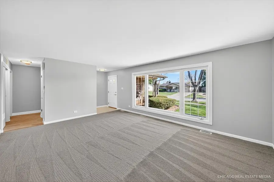 1052 Maple Lane, Elk Grove Village, IL 60007 - Image #3