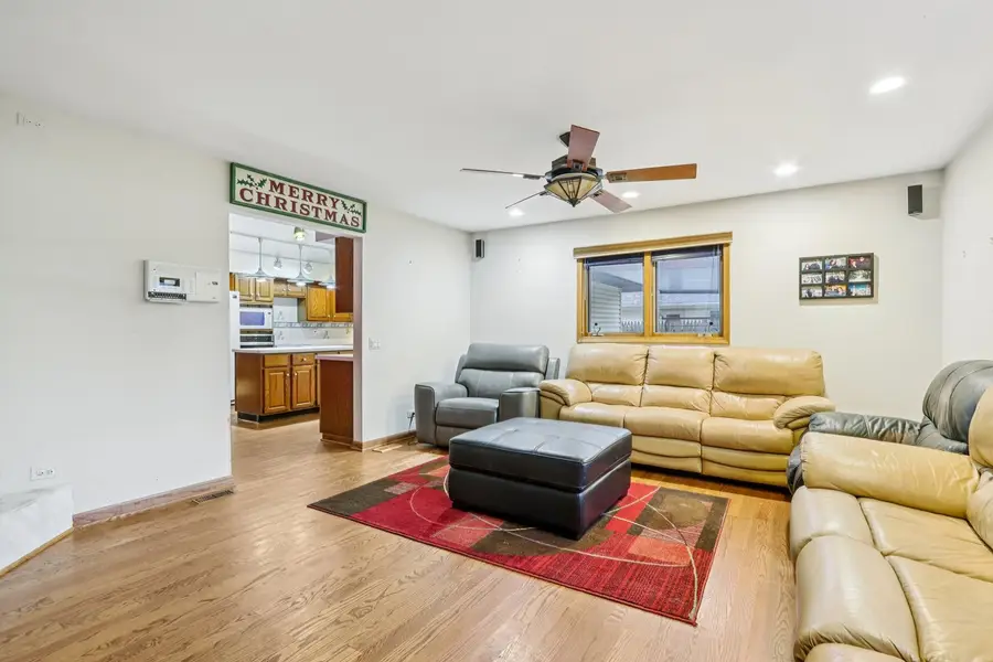 132 Tanglewood Drive, Elk Grove Village, IL 60007 - Image #3