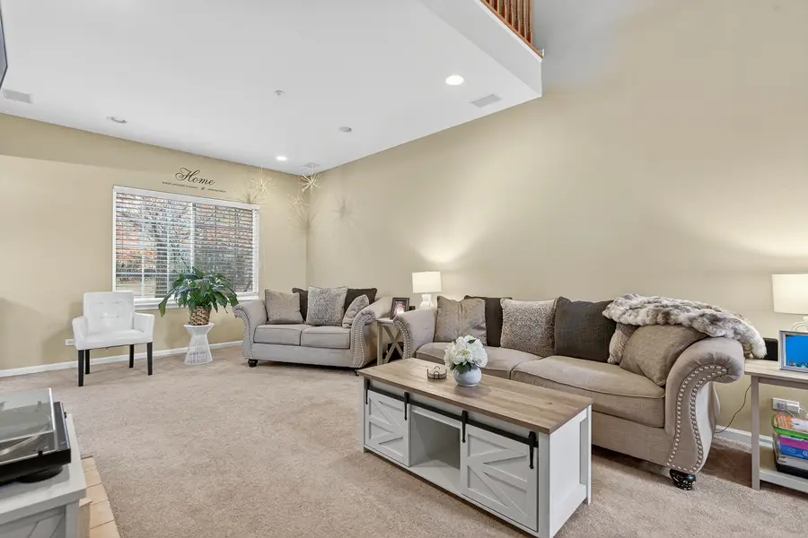 6034 Delaney Drive, Hoffman Estates, IL 60192 - Image #3