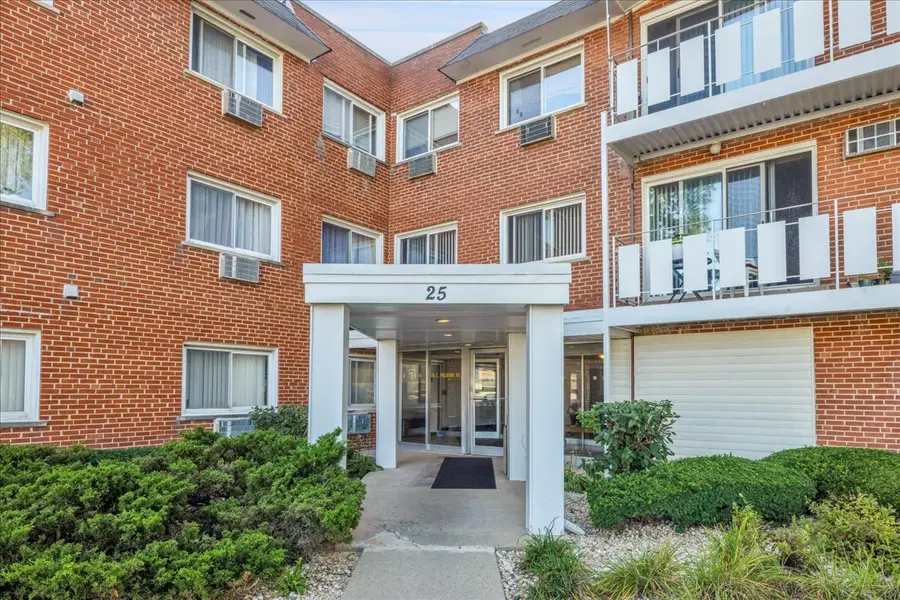 25 E Palatine Road #303, Arlington Heights, IL 60004 - Image #2