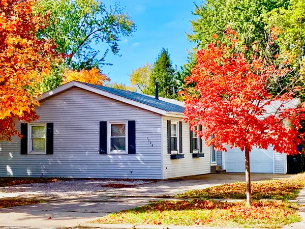 1526 N Hershey Road, Bloomington, IL 61704