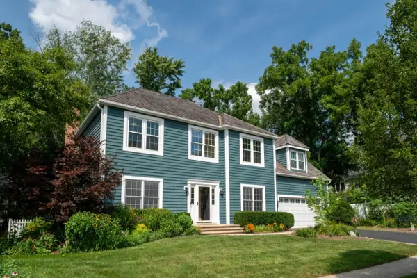 662 Waterbury Avenue, Gurnee, IL 60031