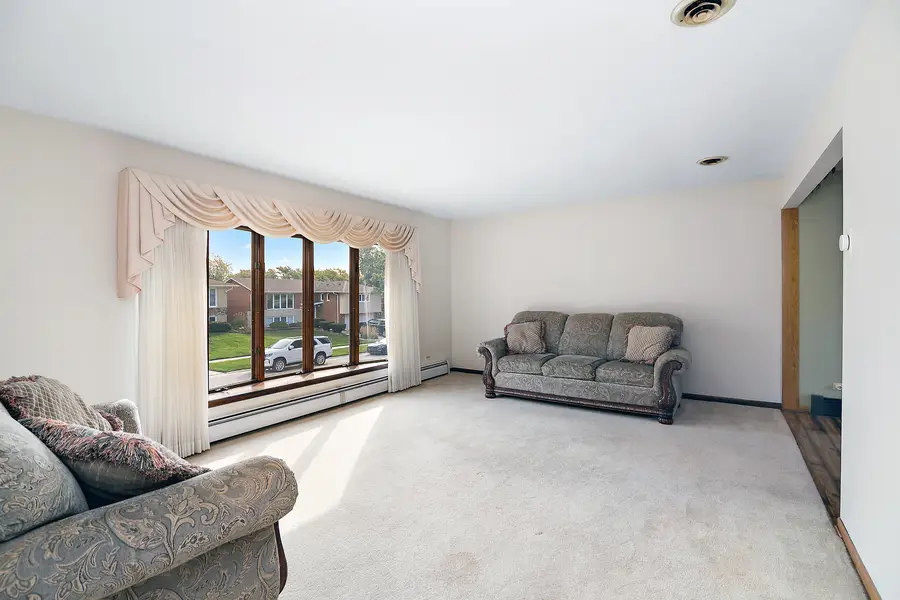 15124 Chestnut Lane, Oak Forest, IL 60452 - Image #2