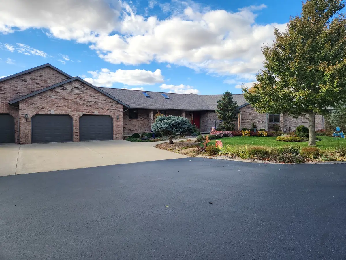 16360 Spring Valley Road, Morrison, IL 61270 - Image #1
