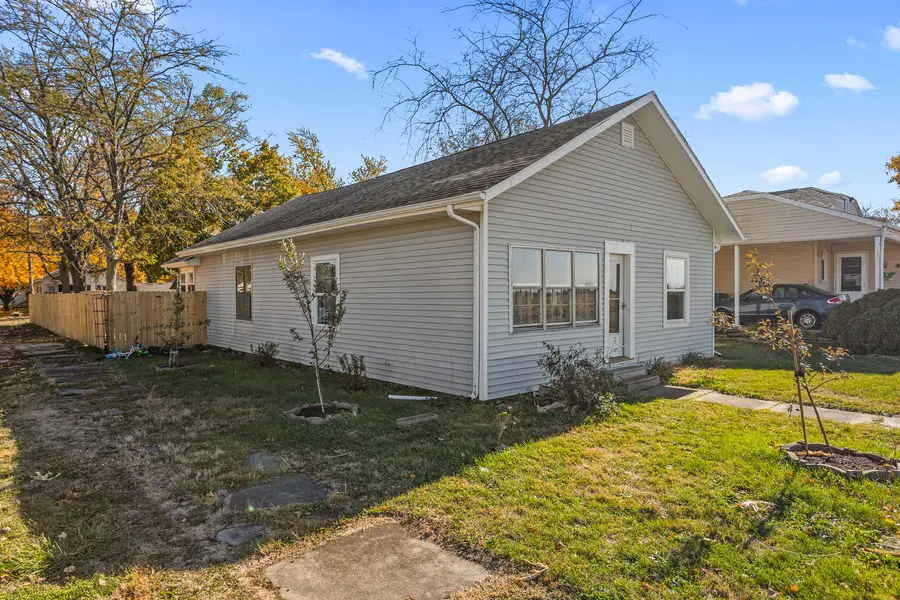 201 S Douglas Street, Villa Grove, IL 61956 - Image #2