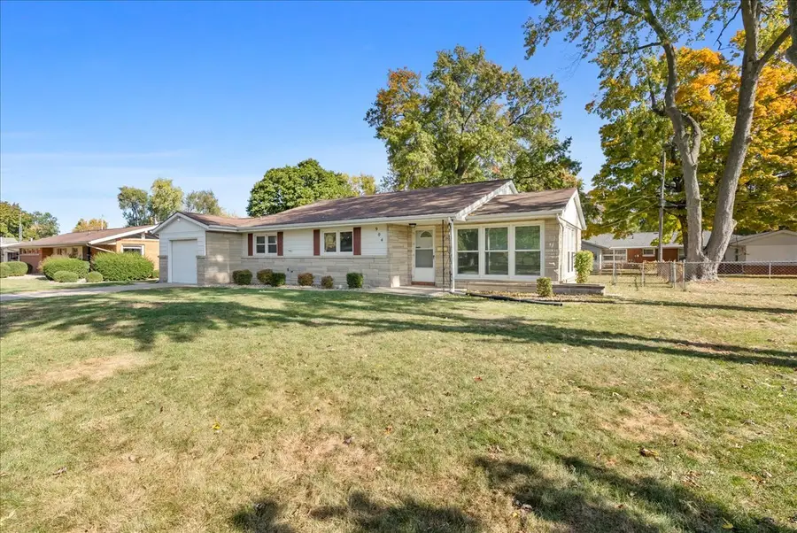 904 Snyder Drive, Bloomington, IL 61701 - Image #2