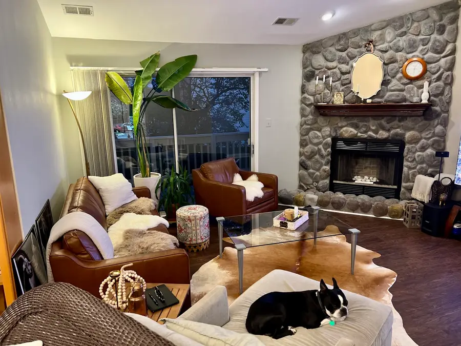 1389 E Evergreen Drive #8, Palatine, IL 60074 - Image #2