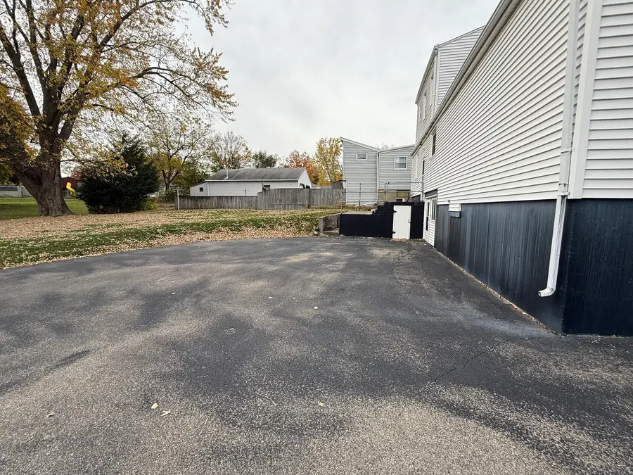 909 N Hennepin Avenue, Dixon, IL 61021 - Image #2