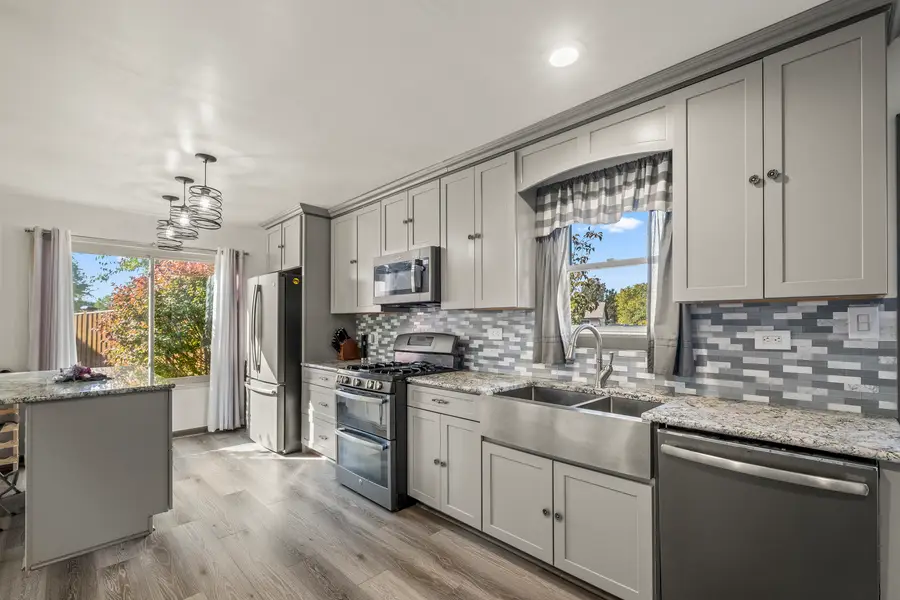 7558 W Hawthorne Lane, Frankfort, IL 60423 - Image #2