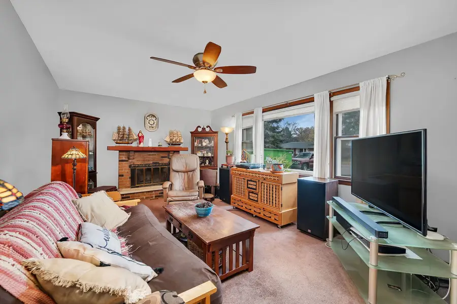 223 Pleasure Drive, Yorkville, IL 60560 - Image #2