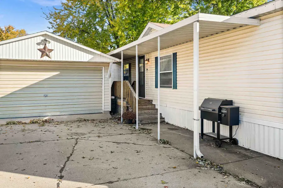 408 Ave G Avenue, Bloomington, IL 61704 - Image #3