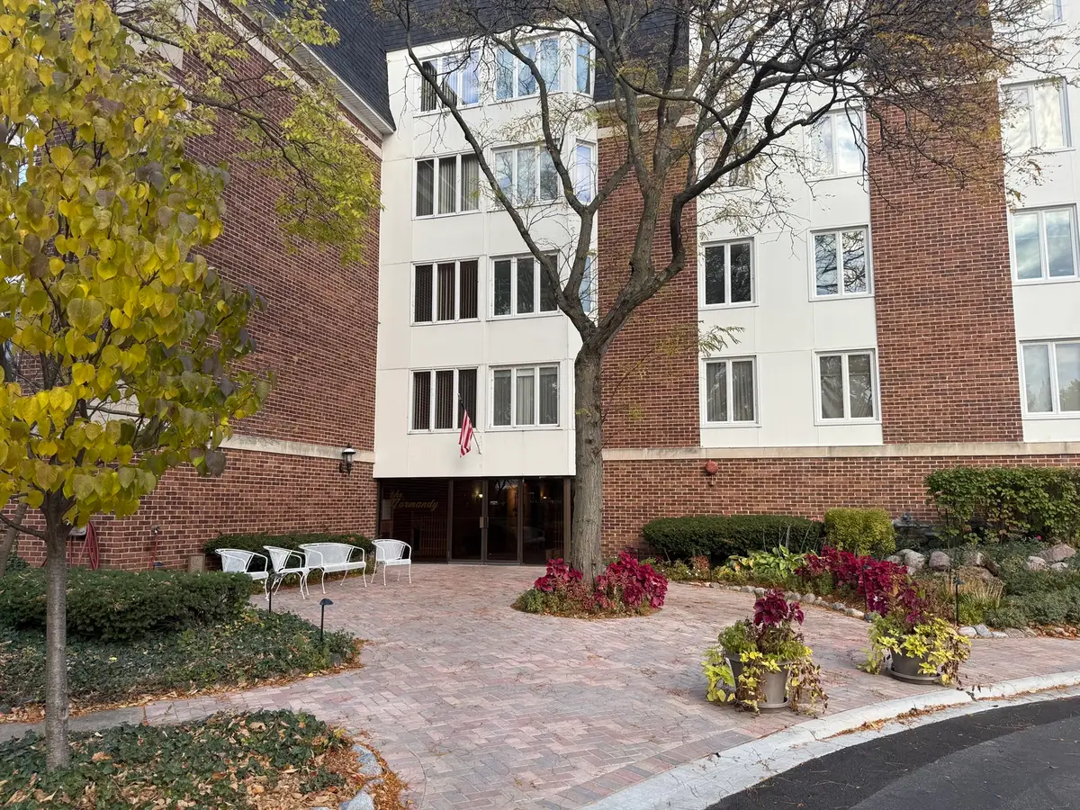 250 Lake Boulevard #218, Buffalo Grove, IL 60089 - Image #1