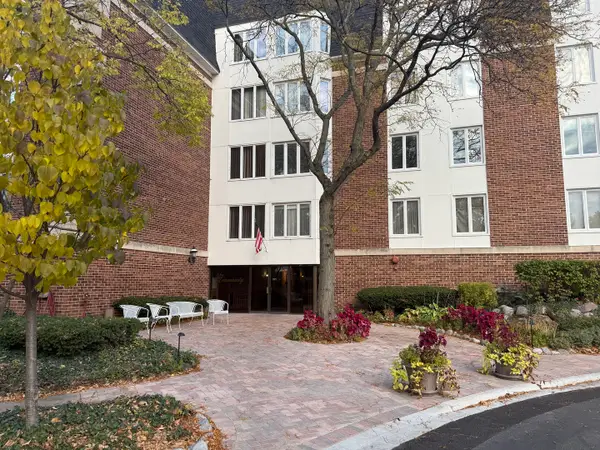 250 Lake Boulevard #218, Buffalo Grove, IL 60089