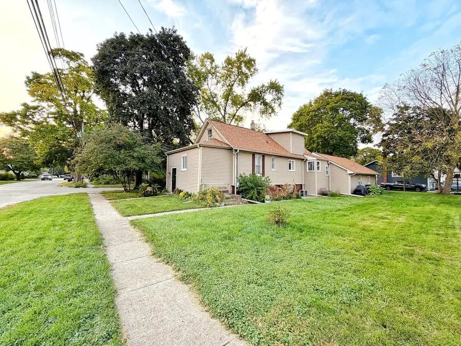 320 W Donovan Avenue, Woodstock, IL 60098 - Image #2