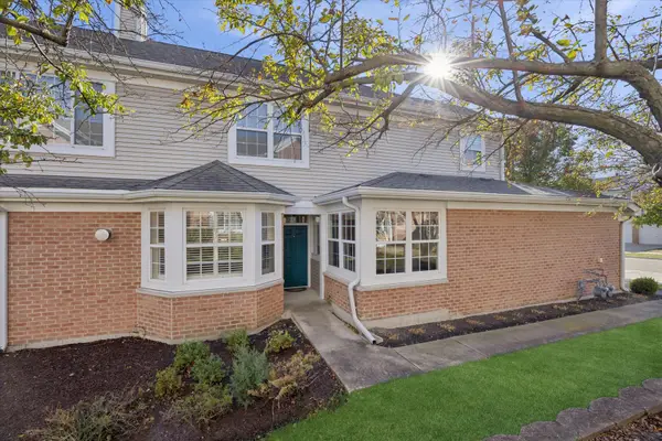 2507 Camberley Circle #1-810, Westchester, IL 60154