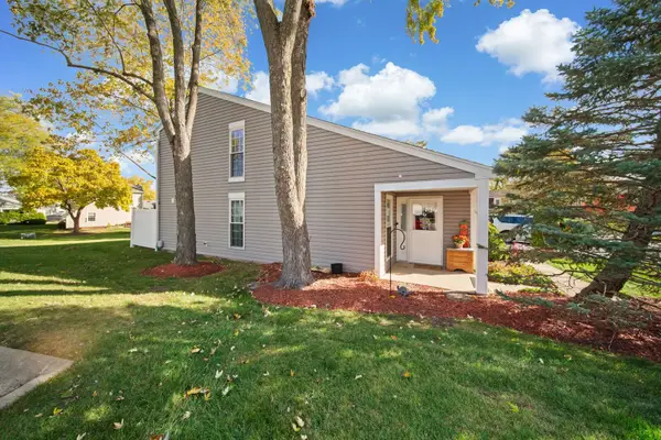 1290 Wandsworth Circle, Roselle, IL 60172