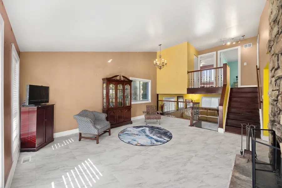 1256 Concord Drive, Elgin, IL 60120 - Image #3