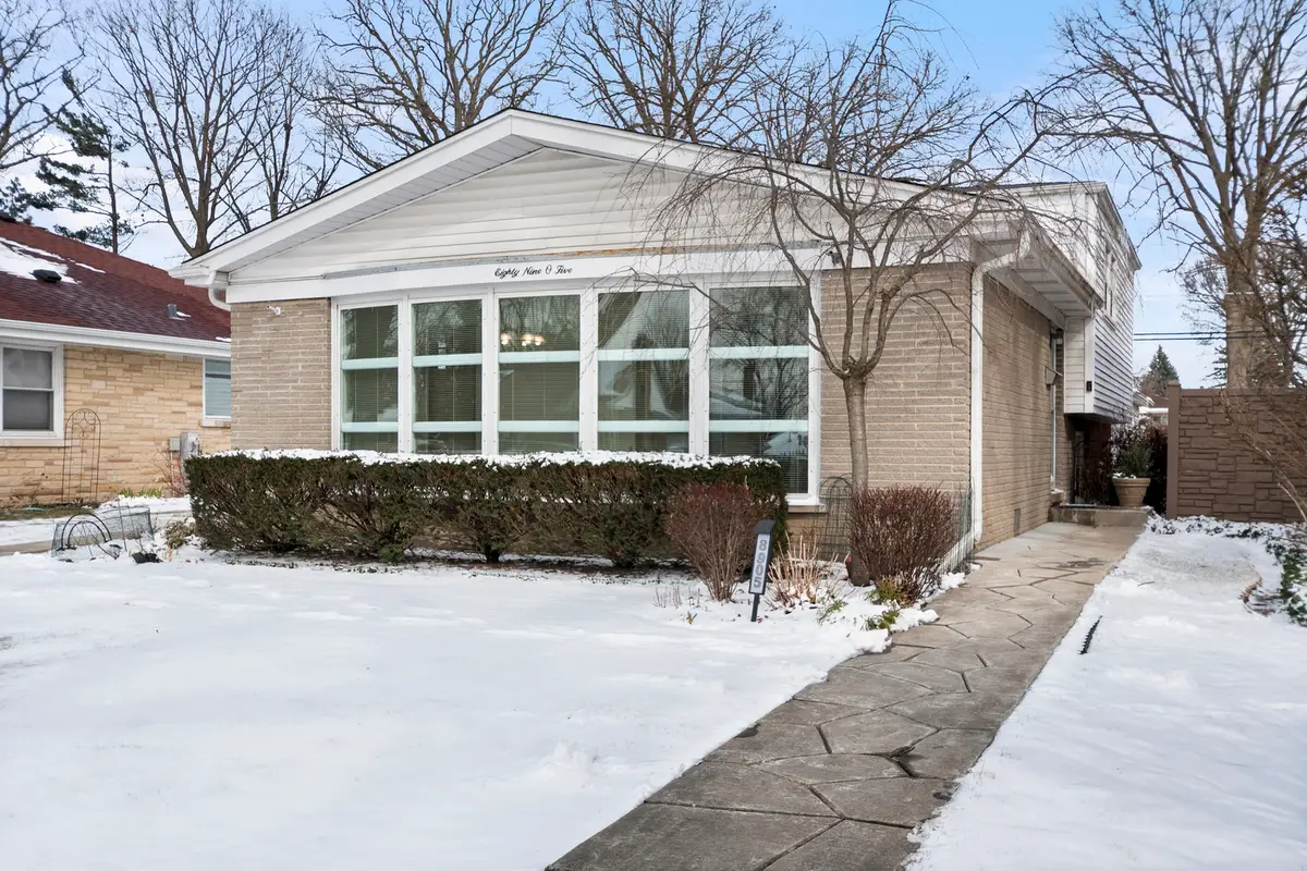 8905 N Parkside Avenue N, Morton Grove, IL 60053 - #1