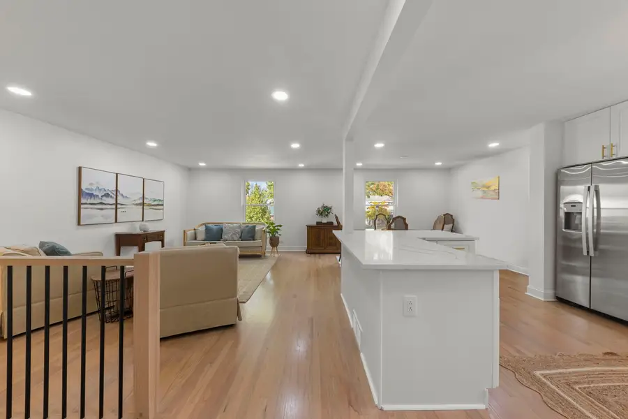 1100 Brentwood Lane, Wheaton, IL 60189 - Image #3