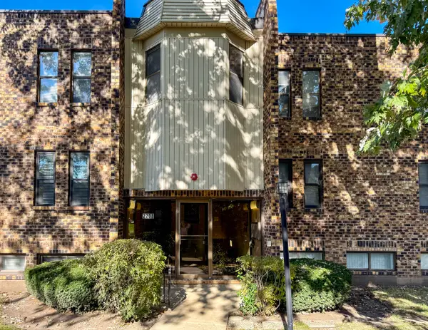 2208 Country Club Drive #2, Woodridge, IL 60517