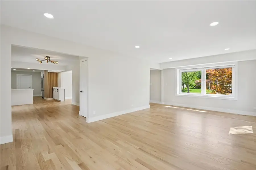 303 Cedarbrook Road, Naperville, IL 60565 - Image #2