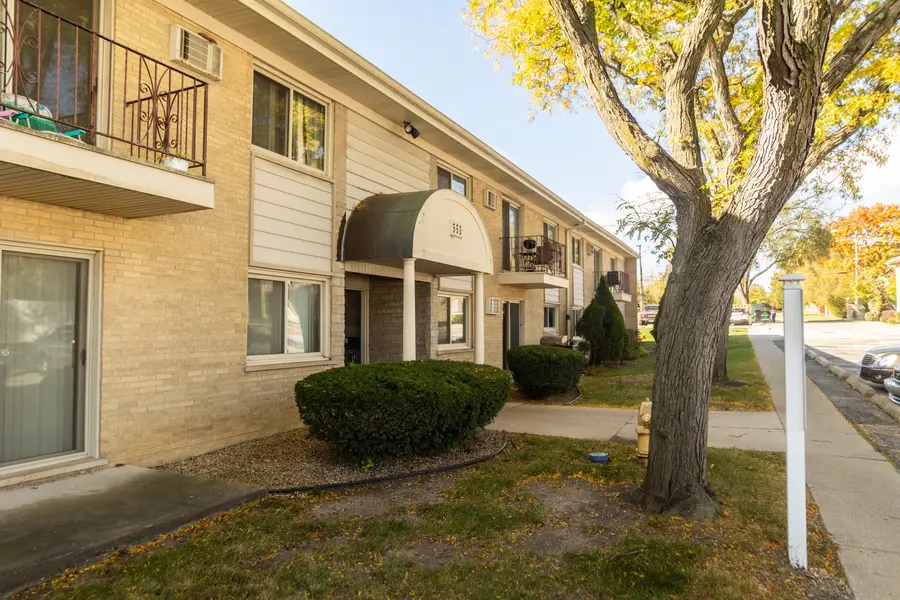 551 Carlysle Drive #2, Clarendon Hills, IL 60514 - Image #3