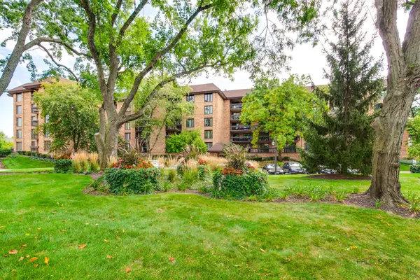 1671 Mission Hills Road #302, Northbrook, IL 60062