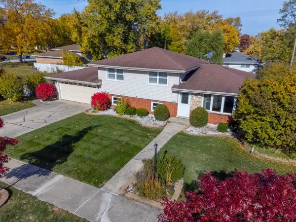 8142 W 90th Street, Hickory Hills, IL 60457