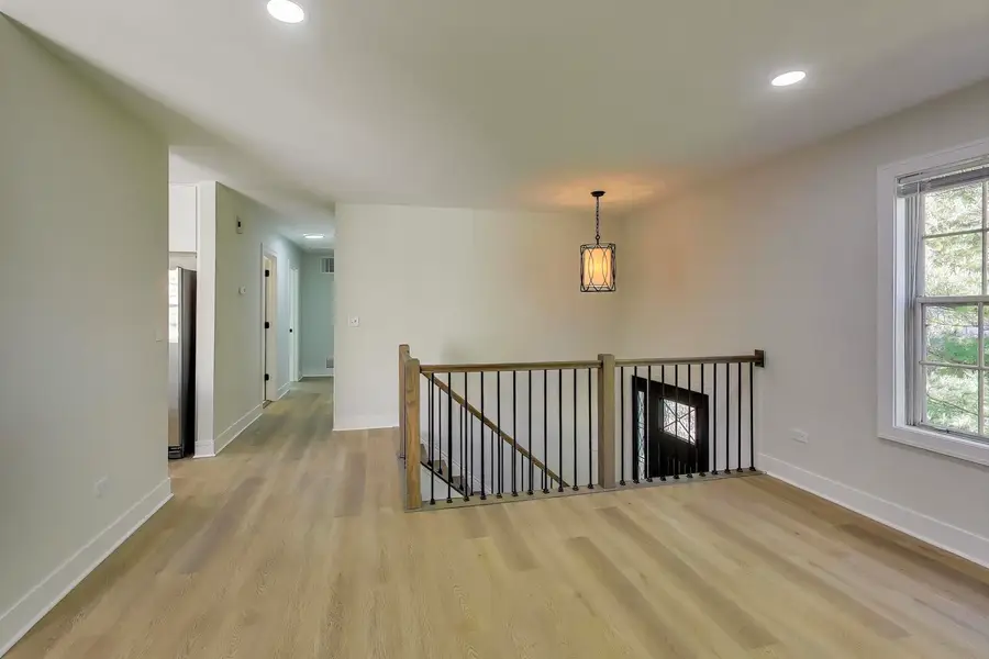 124 Commonwealth Drive, Bolingbrook, IL 60440 - Image #2