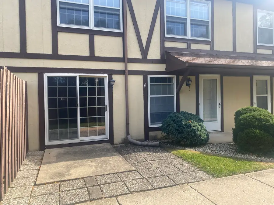 404 Saint Johns Road #C, Woodstock, IL 60098 - Image #2