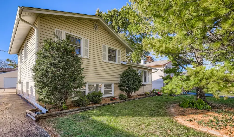 250 N Fairlawn Avenue, Mundelein, IL 60060 - Image #2