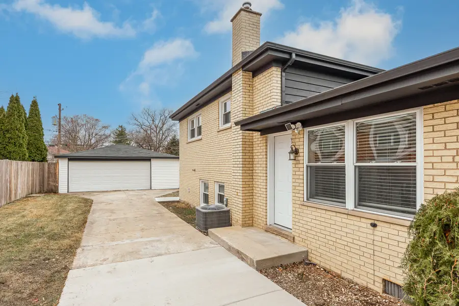 9804 Massasoit Avenue, Oak Lawn, IL 60453 - Image #2