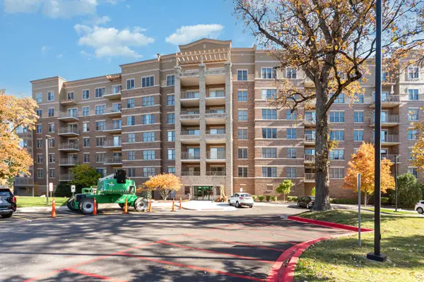 125 Lakeview Drive #609, Bloomingdale, IL 60108