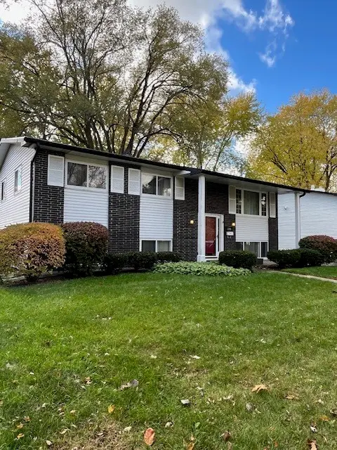 2705 Dana Avenue, Waukegan, IL 60087