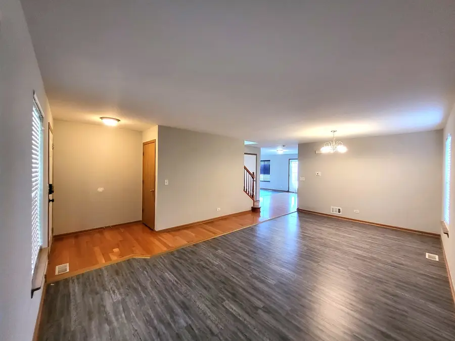 1073 Walker Court, Antioch, IL 60002 - Image #3