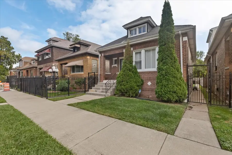 8225 S Manistee Avenue, Chicago, IL 60617 - Image #2