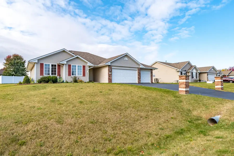 726 Golden Prairie Drive, Davis Junction, IL 61020 - Image #2
