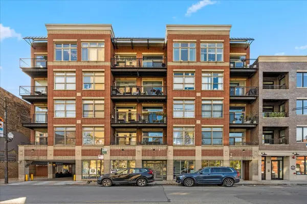 3260 N Clark Street #501, Chicago, IL 60657