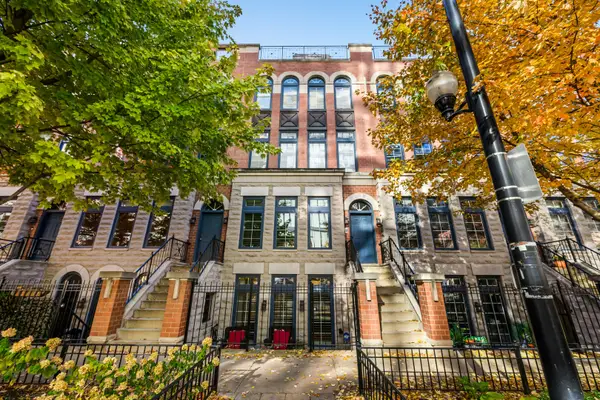 363 W Superior Street #A, Chicago, IL 60654