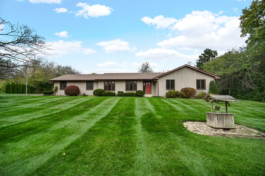 15860 W Thornapple Lane, Gurnee, IL 60031 - Image #2